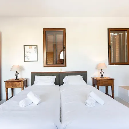 A Stunning, Townhouse With Magnificent Pool Area By 360 Estates Dom wakacyjny