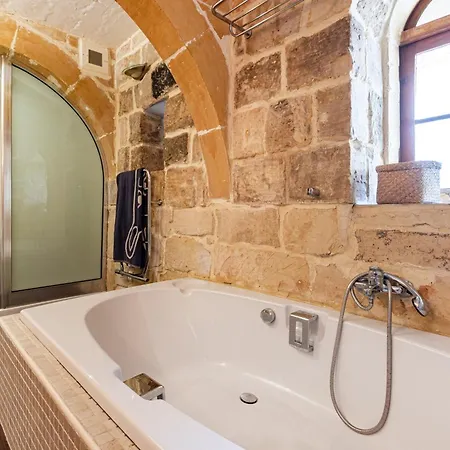 A Stunning, Townhouse With Magnificent Pool Area By 360 Estates Сasa de vacaciones Żebbuġ