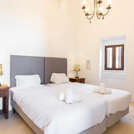 A Stunning, Townhouse With Magnificent Pool Area By 360 Estates Ferienhaus