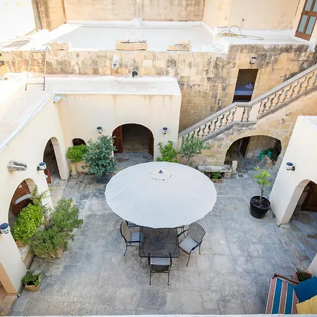A Stunning, Townhouse With Magnificent Pool Area By 360 Estates * Żebbuġ