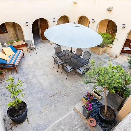 A Stunning, Townhouse With Magnificent Pool Area By 360 Estates Holiday home