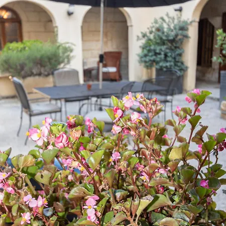 Ferienhaus A Stunning, Townhouse With Magnificent Pool Area By 360 Estates Żebbuġ