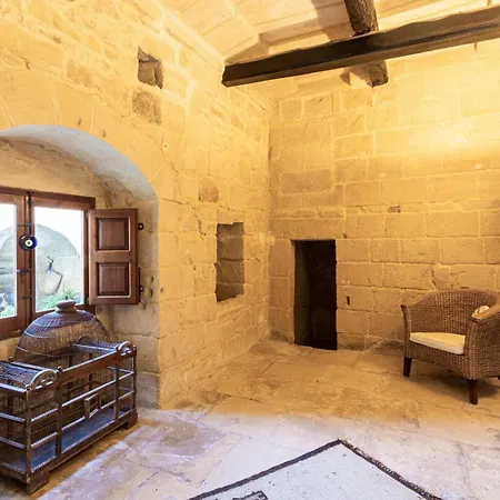 Ferienhaus A Stunning, Townhouse With Magnificent Pool Area By 360 Estates Żebbuġ