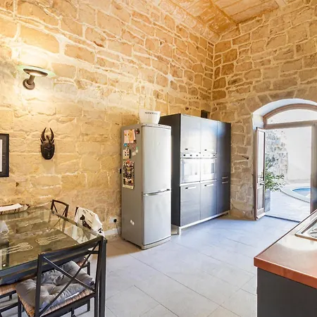 A Stunning, Townhouse With Magnificent Pool Area By 360 Estates Ferienhaus Żebbuġ