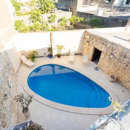 A Stunning, Townhouse With Magnificent Pool Area By 360 Estates Holiday home