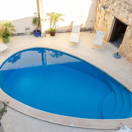 A Stunning, Townhouse With Magnificent Pool Area By 360 Estates Holiday home *