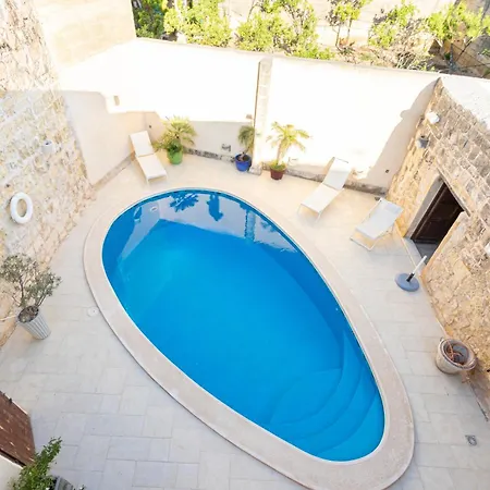A Stunning, Townhouse With Magnificent Pool Area By 360 Estates Zebbug (Southern Region)