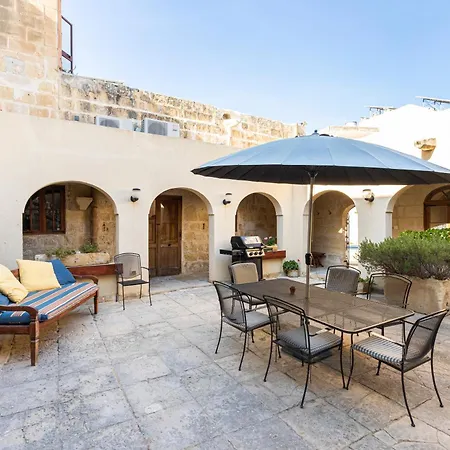 Ferienhaus A Stunning, Townhouse With Magnificent Pool Area By 360 Estates Żebbuġ